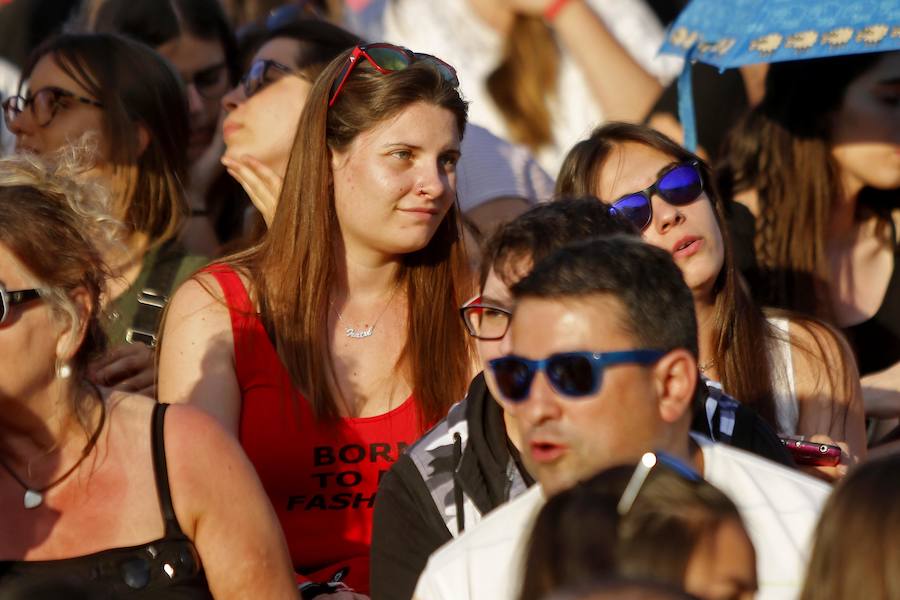 Los dieciséis exconcursantes se llevan un sonoro triunfo con su única actuación en Asturias, que congregó a más de 10.000 personas