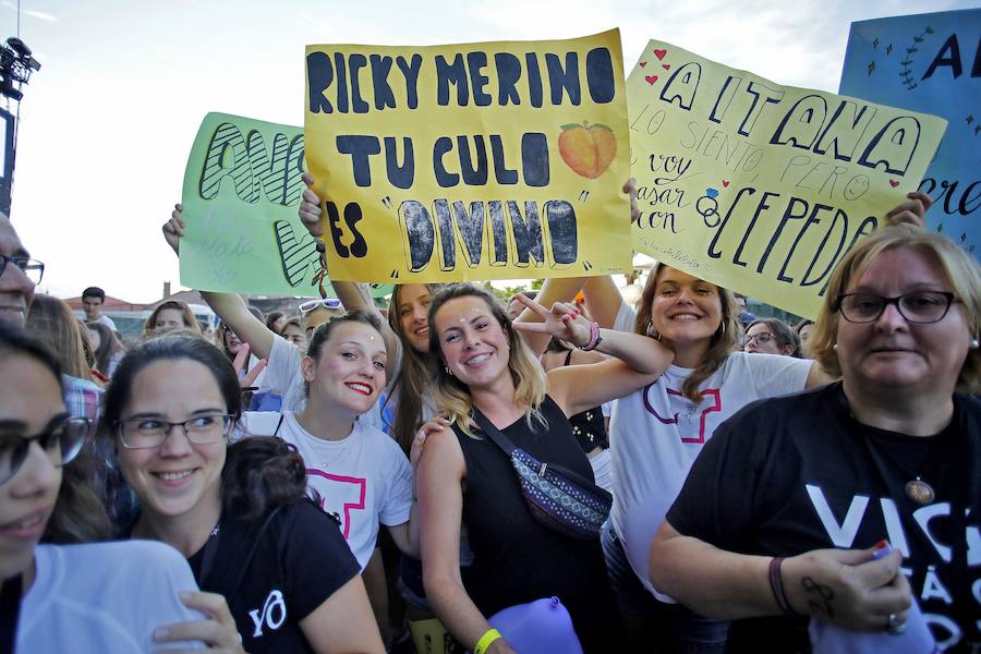 Los dieciséis exconcursantes se llevan un sonoro triunfo con su única actuación en Asturias, que congregó a más de 10.000 personas