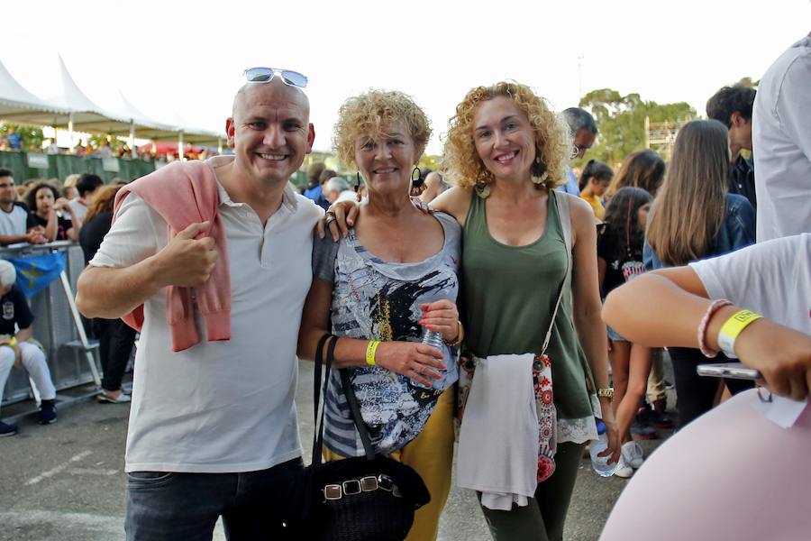 Los dieciséis exconcursantes se llevan un sonoro triunfo con su única actuación en Asturias, que congregó a más de 10.000 personas