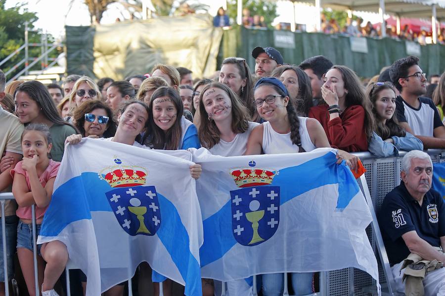 Los dieciséis exconcursantes se llevan un sonoro triunfo con su única actuación en Asturias, que congregó a más de 10.000 personas