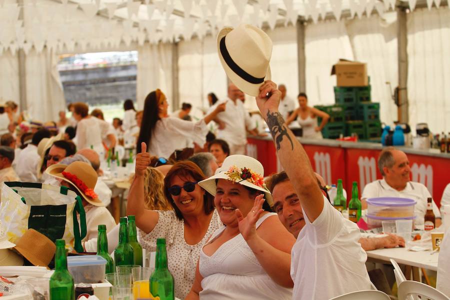 Más de 650 personas participaron en la popular comida de las fiestas de San Pelayo
