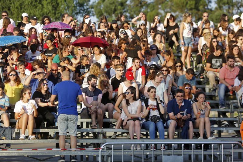 Los dieciséis exconcursantes se llevan un sonoro triunfo con su única actuación en Asturias, que congregó a más de 10.000 personas