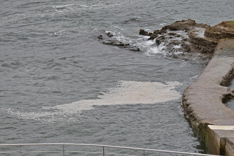 El vertido, procedente de Peñarrubia, no obligó a prohibir el baño en la costa