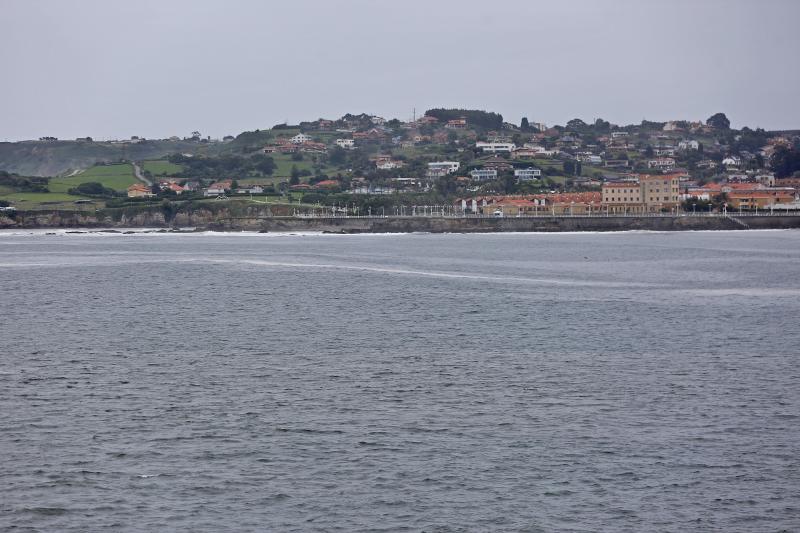 El vertido, procedente de Peñarrubia, no obligó a prohibir el baño en la costa