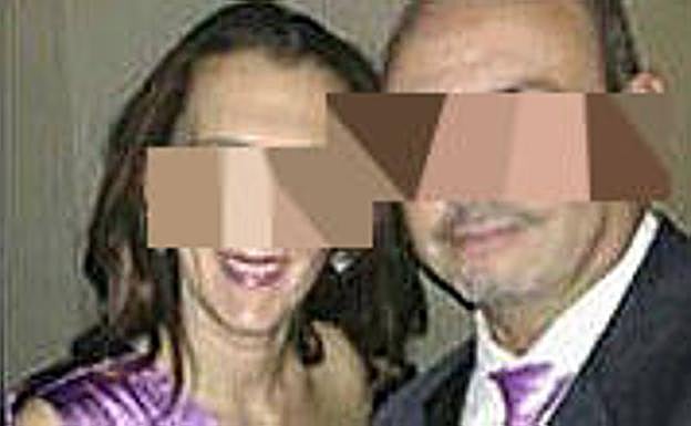 La víctima y su agresor, en una foto juntos realizada este año. 