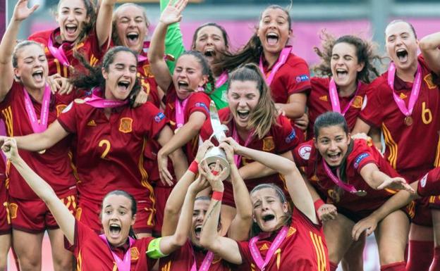 Las jugadoras españolas celebrando su triunfo en la final ante Alemania