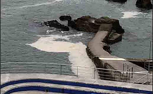 Juanma Castaño: «Lo que está ocurriendo con las aguas en Gijón es una auténtica vergüenza»