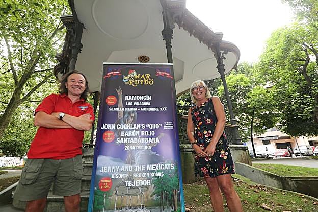 Béznar Arias y Ana Hevia, ayer en la presentación. 