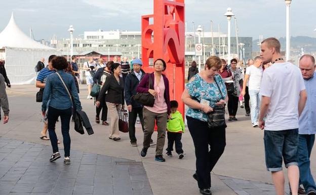 Turistas en Gijon. 