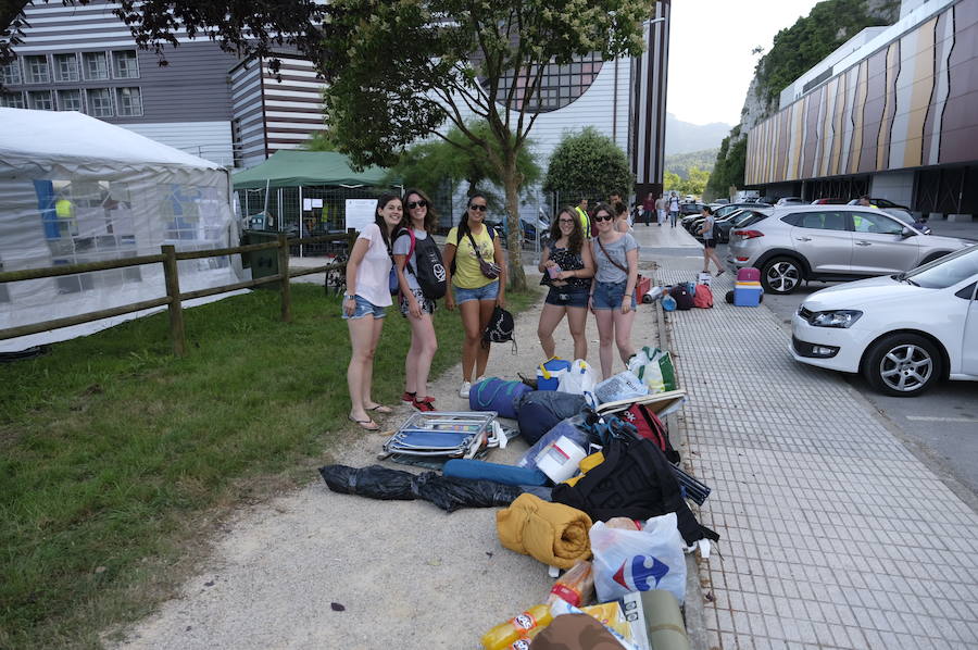 Los campistas de la Fiesta de las Piraguas ya han montado sus tiendas y disfrutan de la jornada.