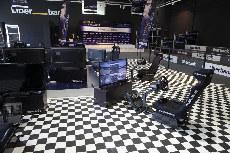 Presentación de expositores y últimos retoques. La jornada previa a la inauguración de la 62 Feria Internacional de Muestras de Gijón es frenética en el recinto ferial Luis Adaro. No obstante, varias entidades han hecho un alto para presentar sus expositores. Es el caso de los ayuntamientos de Gijón y Oviedo, Liberbank o EdP. 