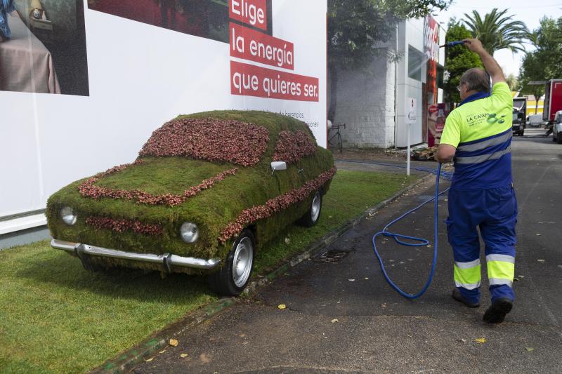 Presentación de expositores y últimos retoques. La jornada previa a la inauguración de la 62 Feria Internacional de Muestras de Gijón es frenética en el recinto ferial Luis Adaro. No obstante, varias entidades han hecho un alto para presentar sus expositores. Es el caso de los ayuntamientos de Gijón y Oviedo, Liberbank o EdP. 