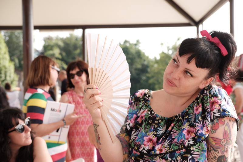 El festival gijonés combate la ola de calor con una 'pool party' en el camping de Deva amenizada por varios dj's.