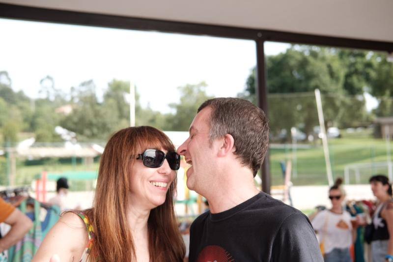 El festival gijonés combate la ola de calor con una 'pool party' en el camping de Deva amenizada por varios dj's.