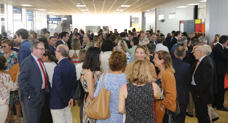 La ministra de Sanidad y Consumo, Carmen Montón, ha inaugurado la 62 Feria de Muestras de Asturias, que se celebra en el recinto Luis Adaro de Gijón. A su llegada se ha encontrado con la protesta de varios afectados de las clínicas iDental. 