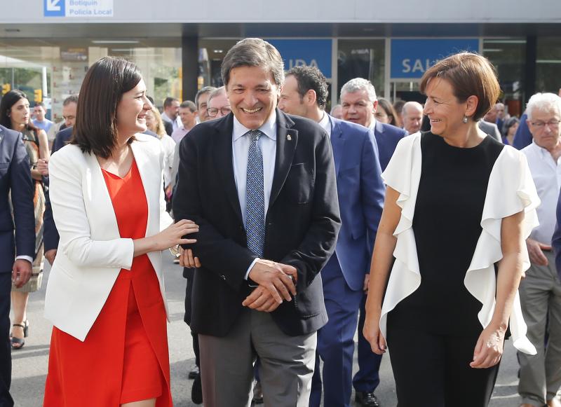 La ministra de Sanidad y Consumo, Carmen Montón, ha inaugurado la 62 Feria de Muestras de Asturias, que se celebra en el recinto Luis Adaro de Gijón. A su llegada se ha encontrado con la protesta de varios afectados de las clínicas iDental. 