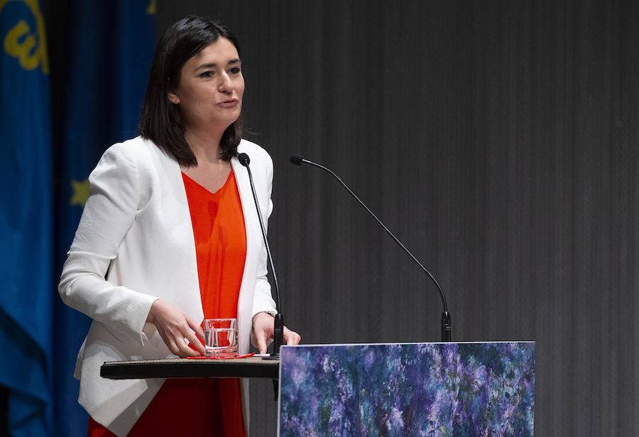 La ministra de Sanidad y Consumo, Carmen Montón, ha inaugurado la 62 Feria de Muestras de Asturias, que se celebra en el recinto Luis Adaro de Gijón. A su llegada se ha encontrado con la protesta de varios afectados de las clínicas iDental. 