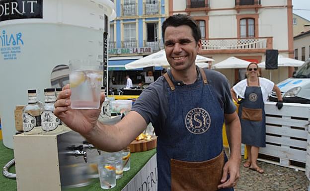 Un gintonic de 700 litros en Vegadeo