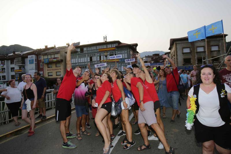 Ambas localidades tiñen sus calles de color para animar a vecinos y turistas a celebrar la gran fiesta de los concejos ribereños.
