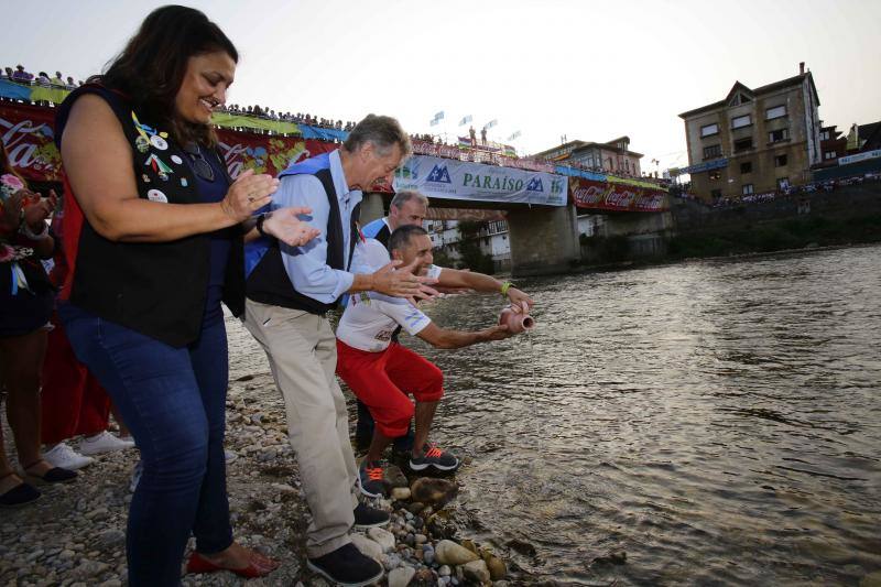 Ambas localidades tiñen sus calles de color para animar a vecinos y turistas a celebrar la gran fiesta de los concejos ribereños.