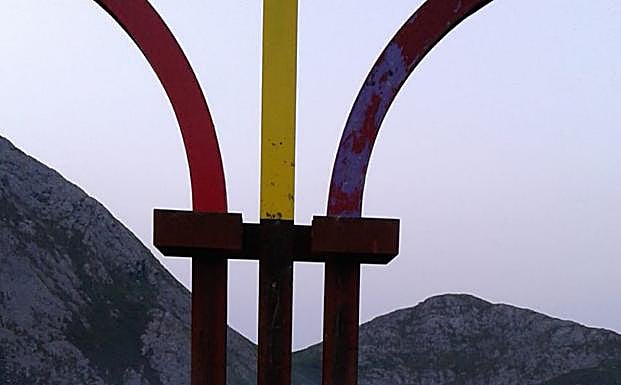 Daños en el monolito antifascista de El Mazucu, esta semana. 