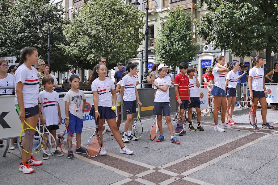 Los tenistas participaron en un clinic con los jóvenes jugadores de la escuela del Club Tenis Gijón.