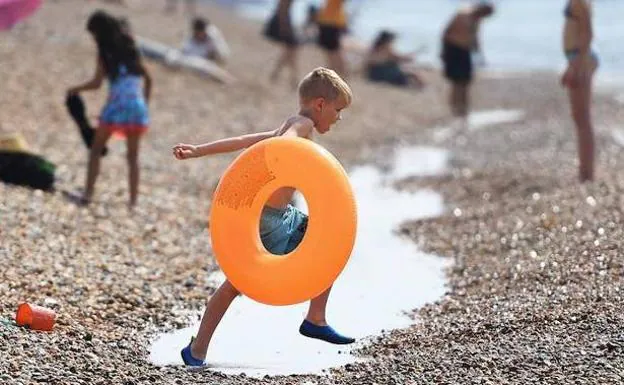 Las mejores colchonetas hinchables para la playa o la piscina - Economía  Digital