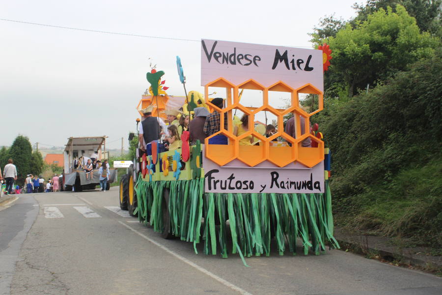 Superhéroes, duendes y mariposas participaron en la marcha que cierra cuatro días de fiestas en honor a Santiago 