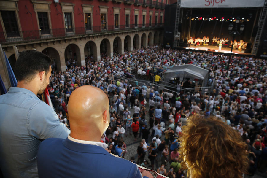El piragüista olímpico se agarró al micrófono con un inmenso agradecimiento en la garganta y una expresiva y expresa invitación a la fiesta