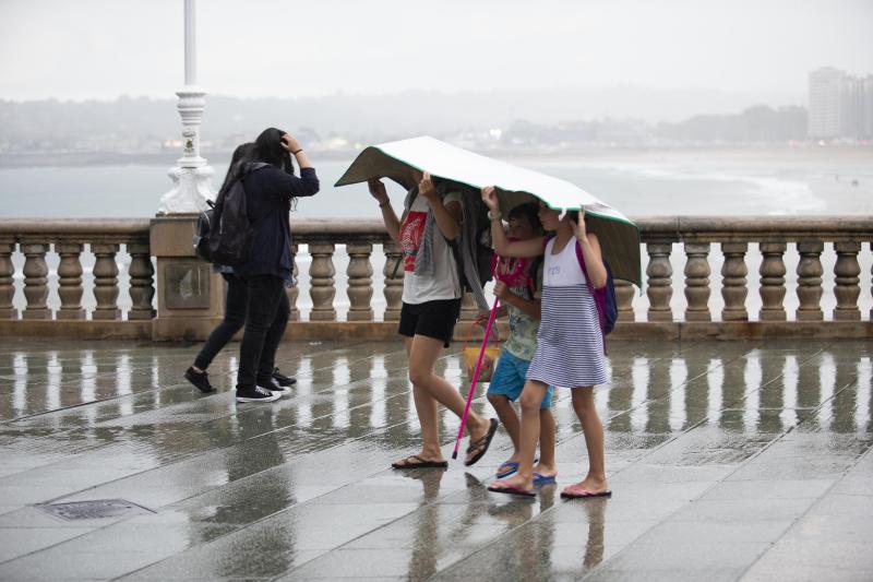 Solo dos días después de dejar atrás la ola de calor, Asturias está en aviso amarillo por fuertes lluvias que afectarán, sobre todo, al litoral y área suroccidental.