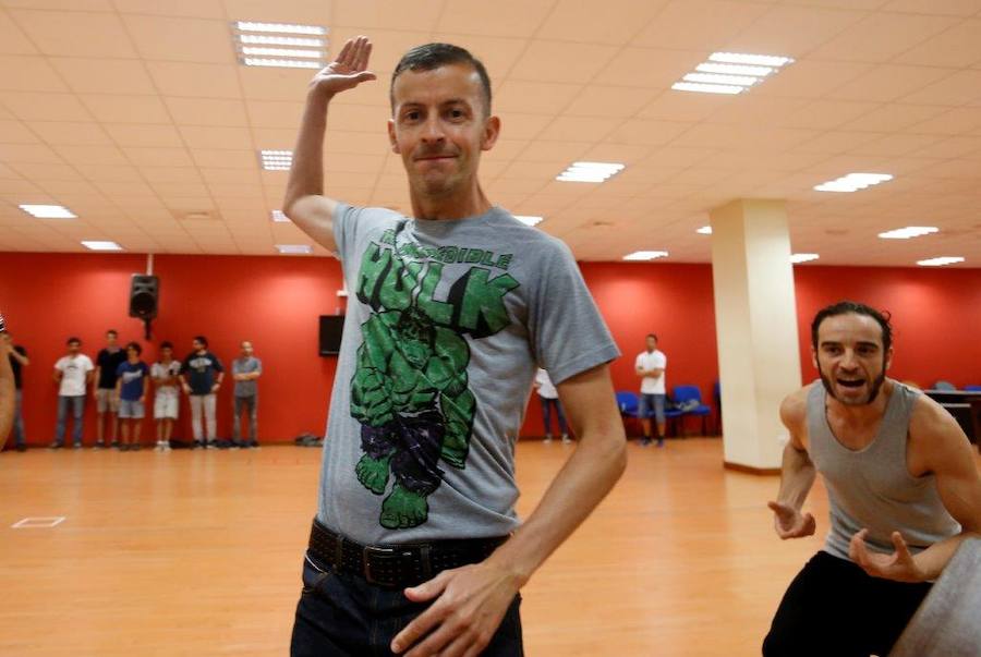 La producción asturiana que abrirá la Temporada de Ópera realizó también un casting de figurantes en el teatro ovetense.