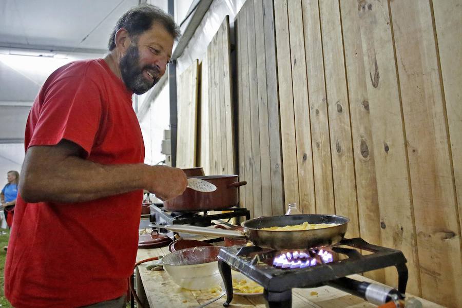 Cerca de 300 comensales compartieron una tradicional corderada