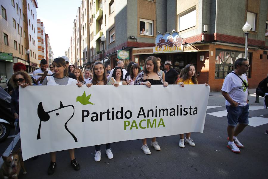 En la protesta estuvieron presentes una veintena de asociaciones y partidos políticos. 