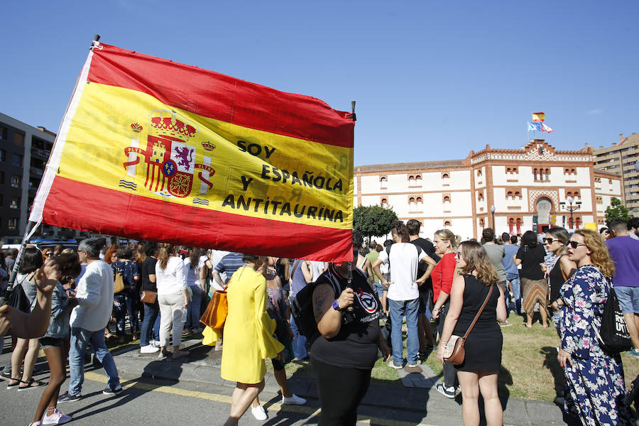 En la protesta estuvieron presentes una veintena de asociaciones y partidos políticos. 
