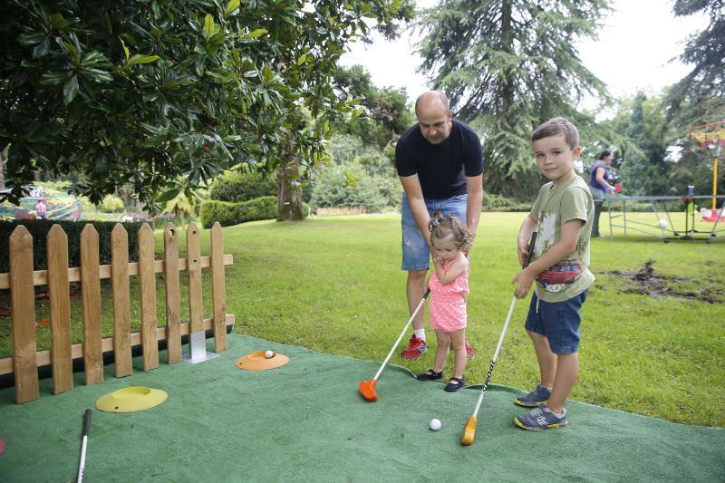 El jardín gijonés estuvo repleto de niños disfrutando de todas las actividades destinadas a ellos con motivo de la Semana Grande.