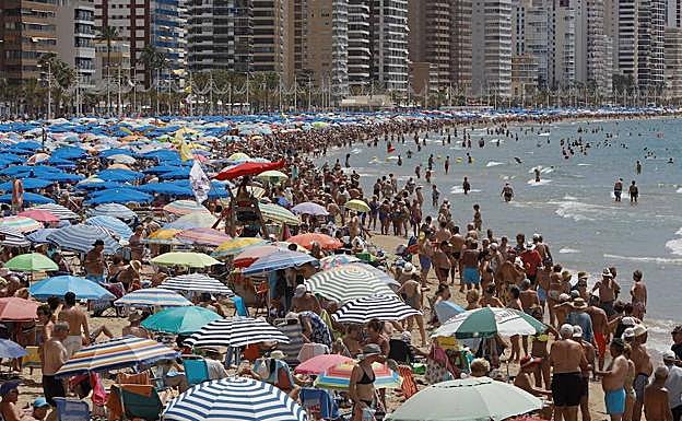 Una turista inglesa se queja de lo «maleducados» que son los españoles en Benidorm