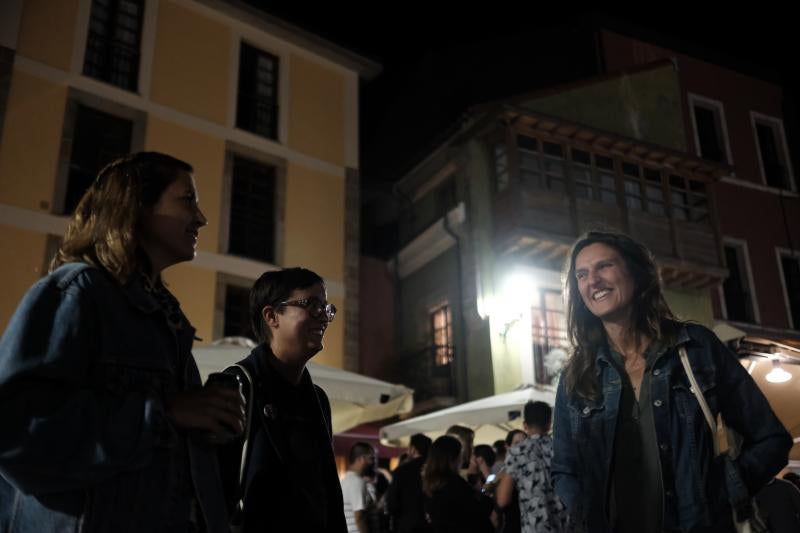 Miles de gijoneses y visitantes disfrutaron de una noche de fiesta con el gran espectáculo de los Fuegos como protagonista