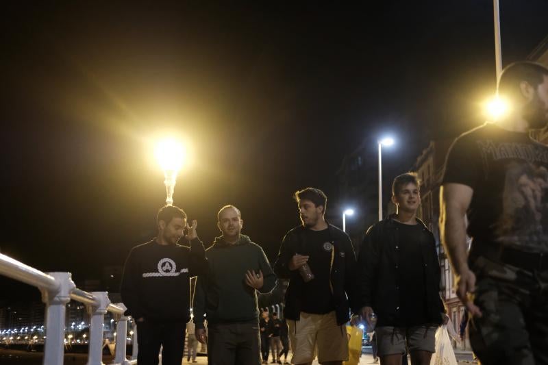 Miles de gijoneses y visitantes disfrutaron de una noche de fiesta con el gran espectáculo de los Fuegos como protagonista