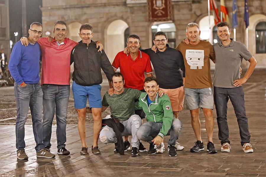 Miles de gijoneses y visitantes disfrutaron de una noche de fiesta con el gran espectáculo de los Fuegos como protagonista