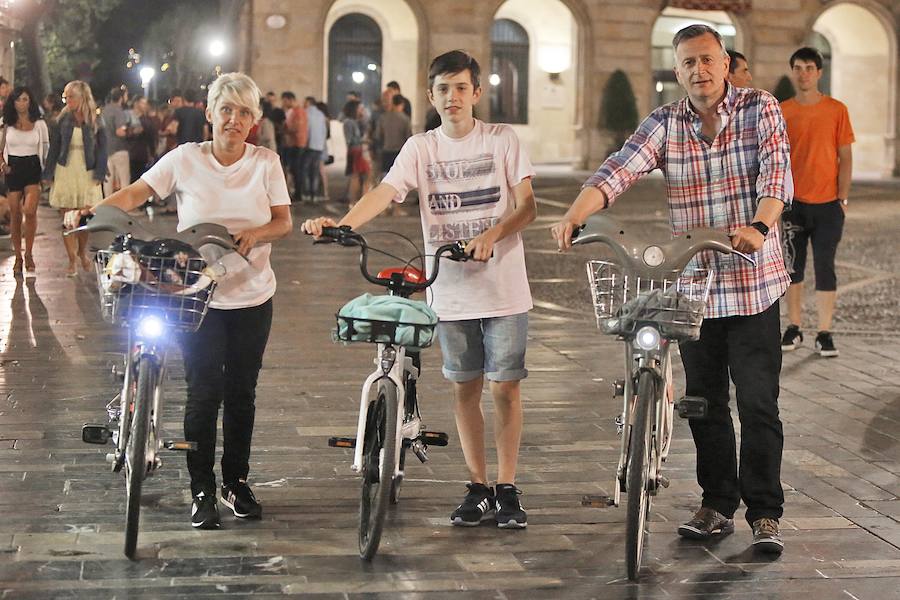 Miles de gijoneses y visitantes disfrutaron de una noche de fiesta con el gran espectáculo de los Fuegos como protagonista