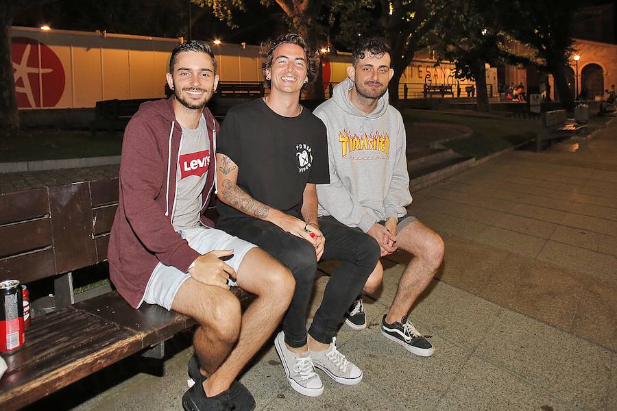 Miles de gijoneses y visitantes disfrutaron de una noche de fiesta con el gran espectáculo de los Fuegos como protagonista