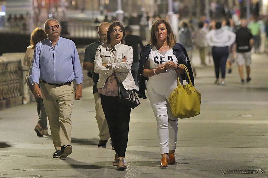 Miles de gijoneses y visitantes disfrutaron de una noche de fiesta con el gran espectáculo de los Fuegos como protagonista