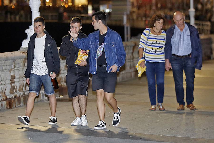 Miles de gijoneses y visitantes disfrutaron de una noche de fiesta con el gran espectáculo de los Fuegos como protagonista