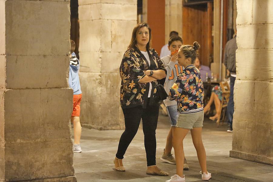 Miles de gijoneses y visitantes disfrutaron de una noche de fiesta con el gran espectáculo de los Fuegos como protagonista