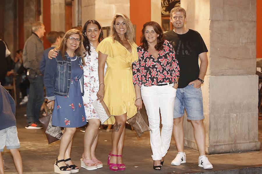 Miles de gijoneses y visitantes disfrutaron de una noche de fiesta con el gran espectáculo de los Fuegos como protagonista