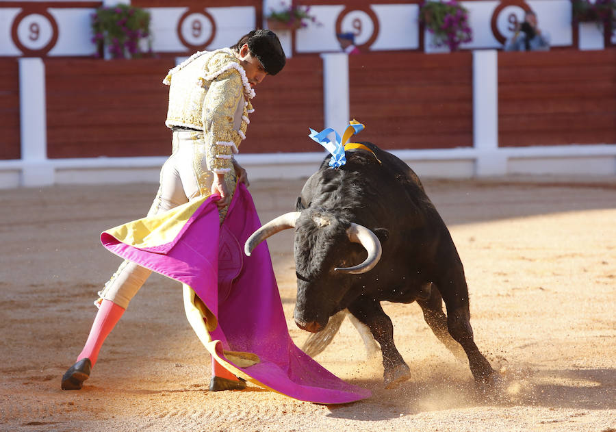 Los toros de El Freixo, ganadería propiedad de 'El Juli', mansurronearon y no ayudaron a los diestros
