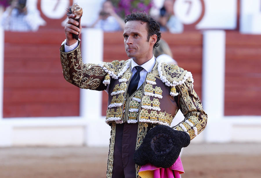 Los toros de El Freixo, ganadería propiedad de 'El Juli', mansurronearon y no ayudaron a los diestros