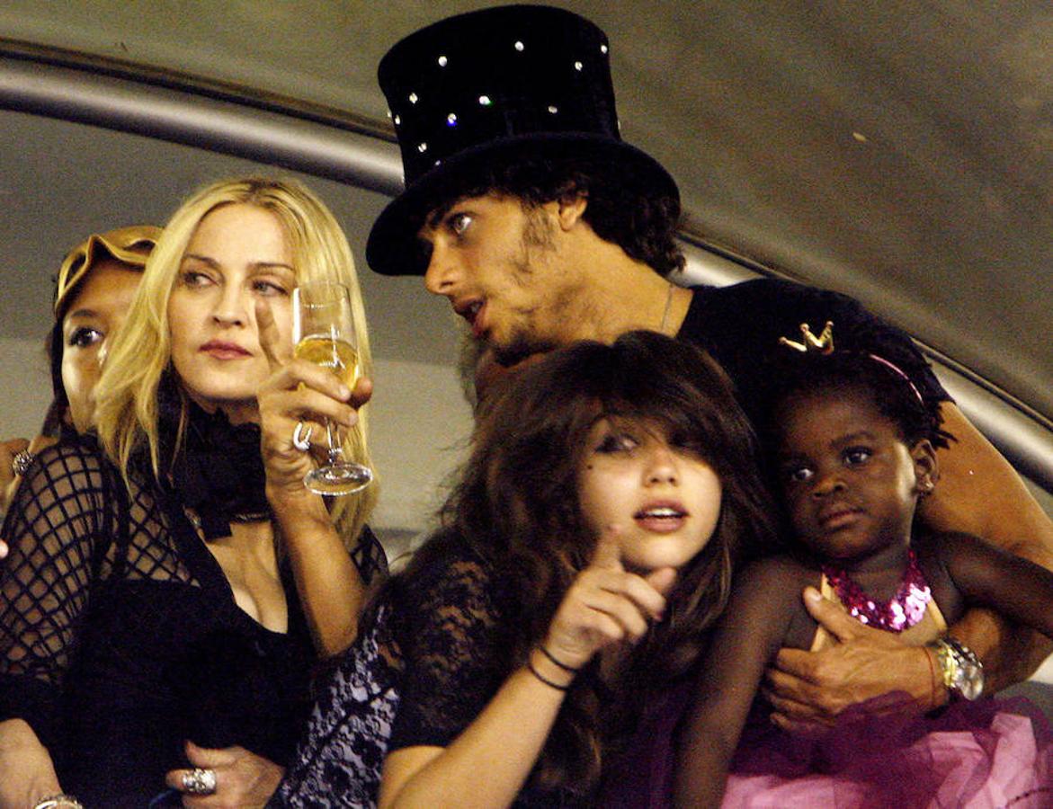 Madonna cumple 60 años sigue siendo un icono de la música y de mucho más. Ha sido su particular estilo de vida y su personalidad lo que le han llevado al éxito. Destaca por ser una mujer que entra en conflicto con las cuestiones sociales que están más de actualidad.