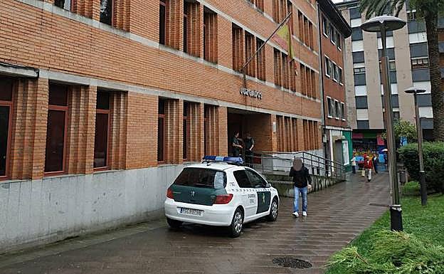 El detenido comparece en los juzgados de Mieres. 