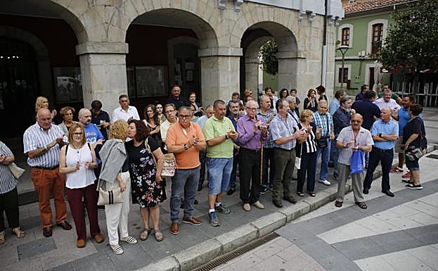 Mieres salió a la calle en recuerdo de Ardines. 